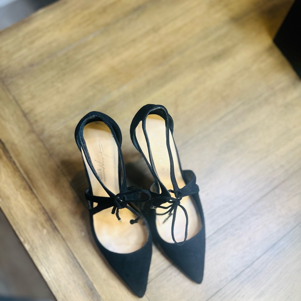 Daya by Zendaya Aaron Black Suede Pointed Pumps - Picture 8 of 9